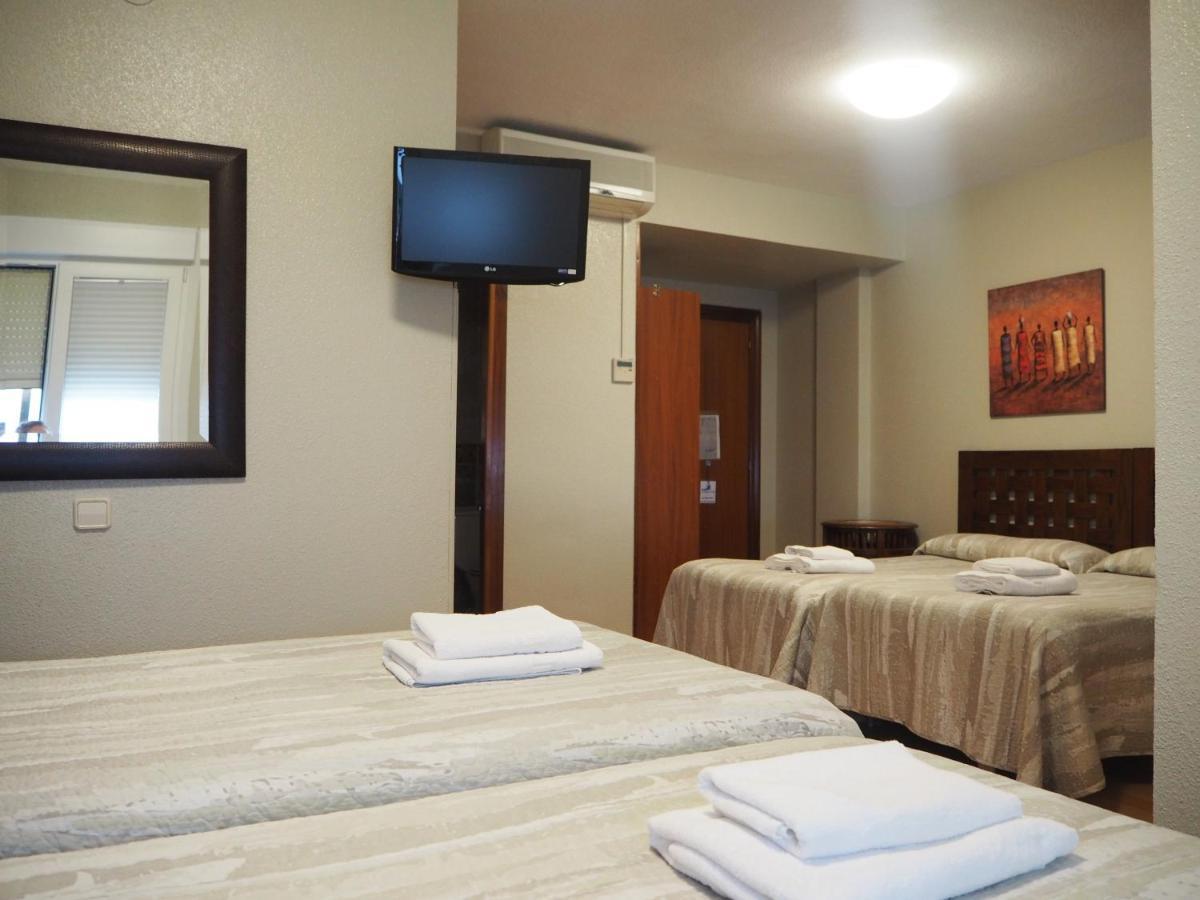 Hostal Acella Pamplona Esterno foto