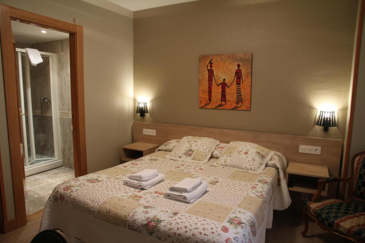 Hostal Acella Pamplona Esterno foto